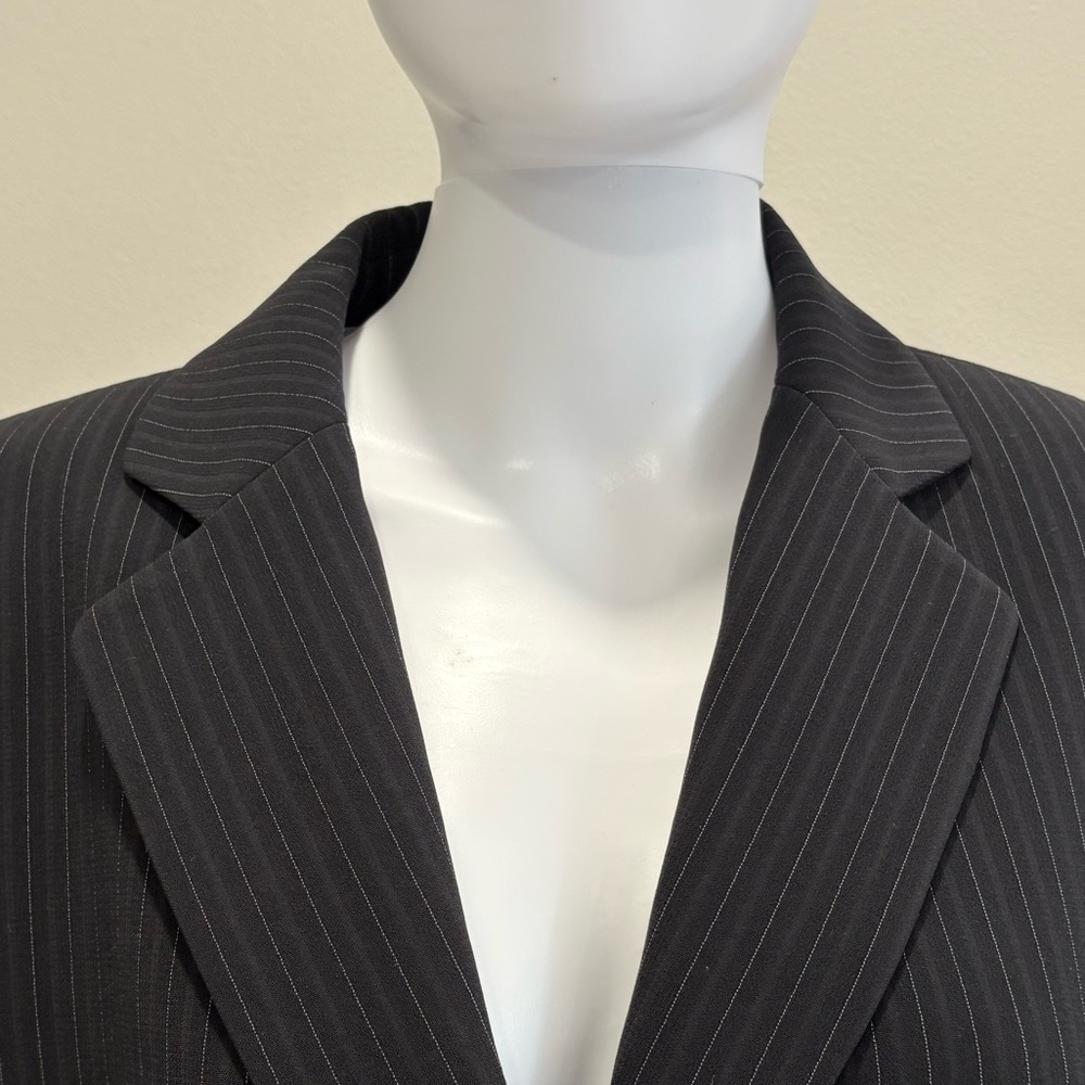 Tahari Arthur S Levine Pinstripe Blazer Womens Petite Size 14, 2 Button Jacket - Picture 4 of 12